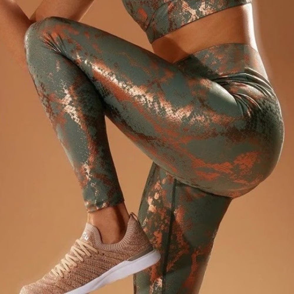 Carbon38 Metallic Snake High Rise Leggings Sz Lar… - image 5